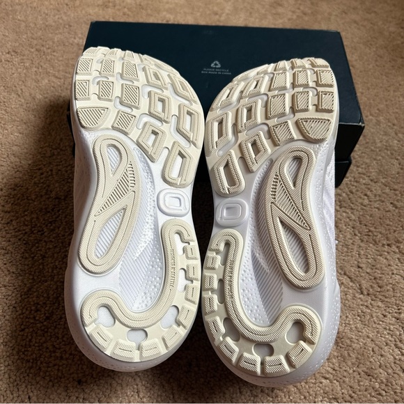 Brooks Adrenaline 24 Women's Running Shoe in White Size 9 Medium - Picture 7 of 11